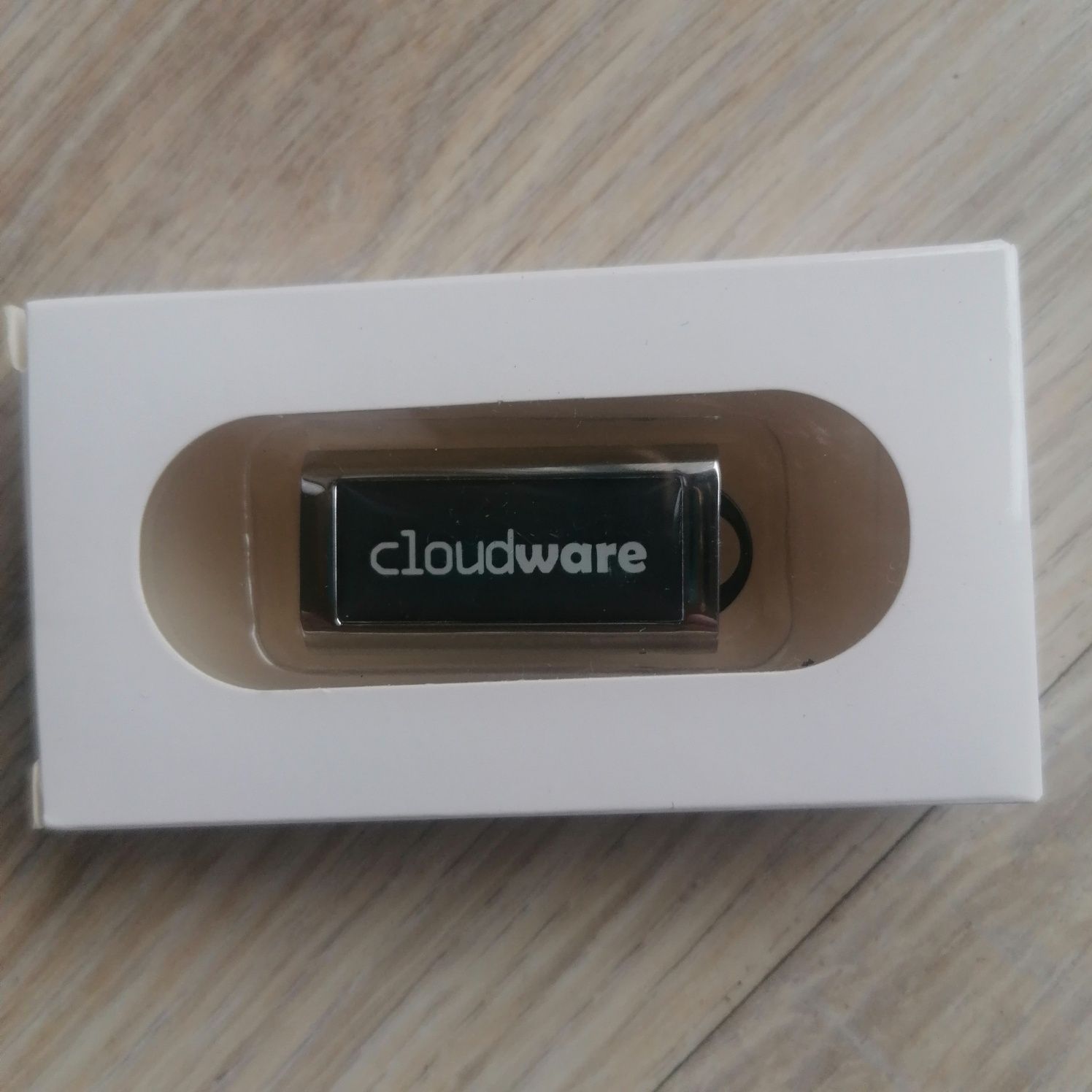 Okazja cenowa! Nowy pendrive 32 gb