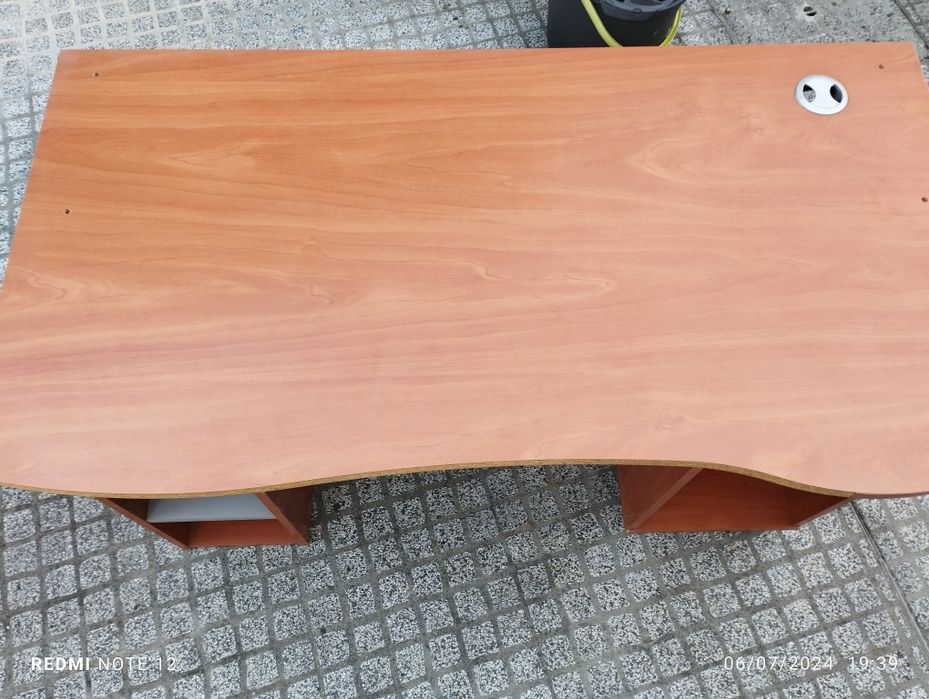 Secretária de escritório em madeira p/ computador