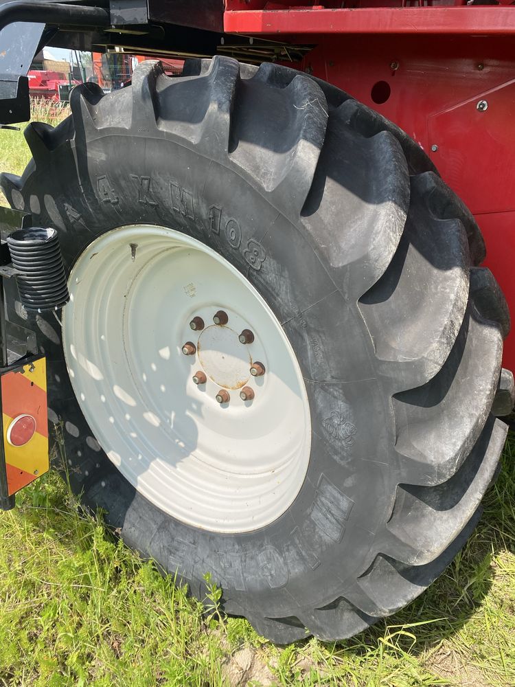 Комбайн зернозбиралний MASSEY FERGUSON 28/SAMPO 2075