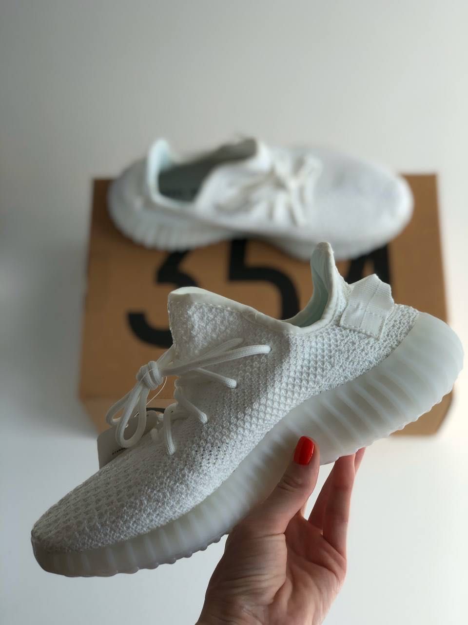 Женские кроссовки Adidas Yeezy Boost 350 V2 "Cream White" 36-41