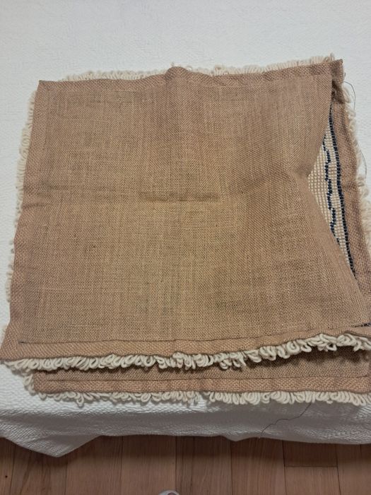 Almofadas artesanais  bordadas  a ponto arraiolos novas