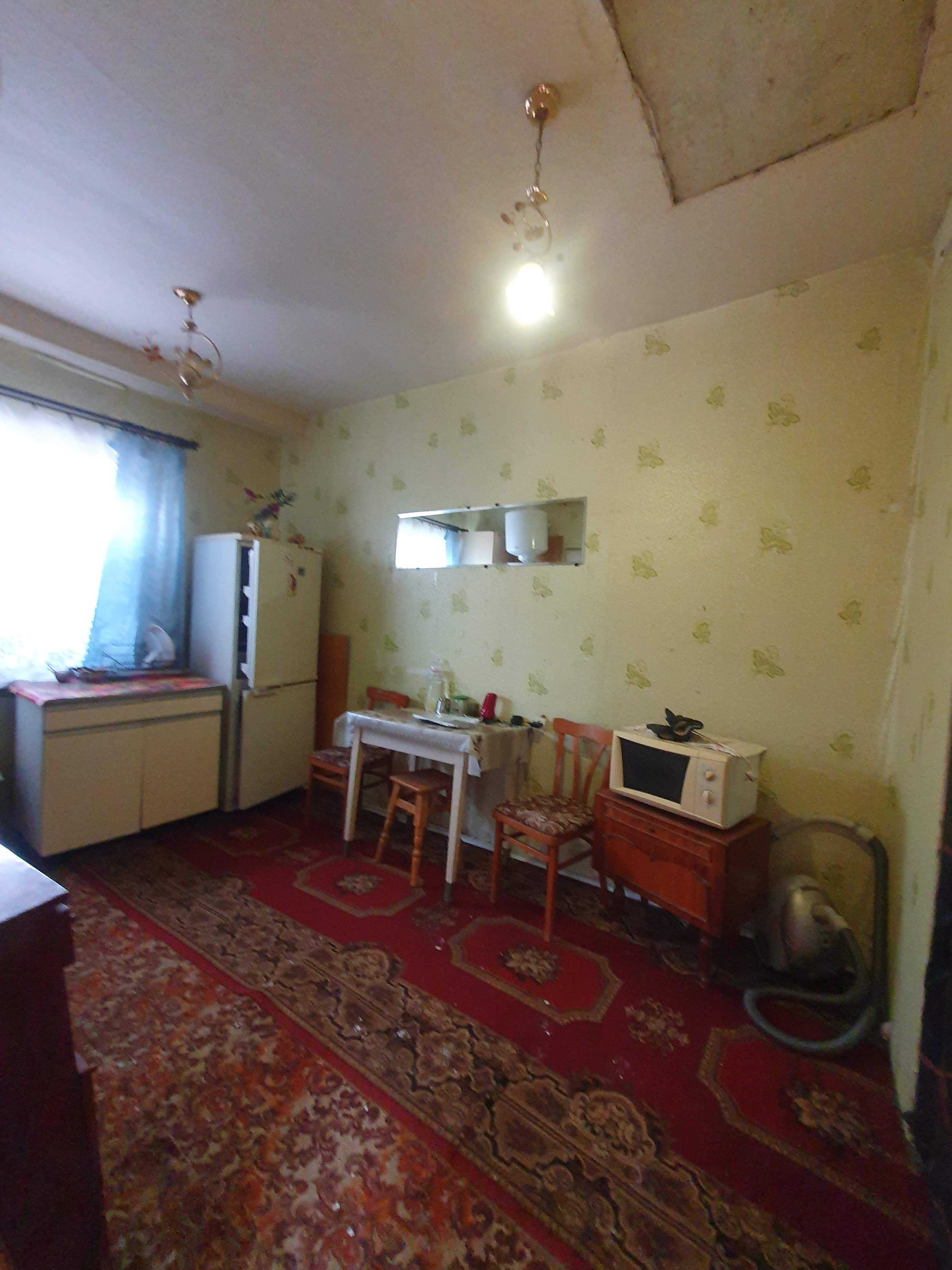 Продам 1/3 будинку,свій двір,всі зручності, вул.Лиса 57.метро Хол гора