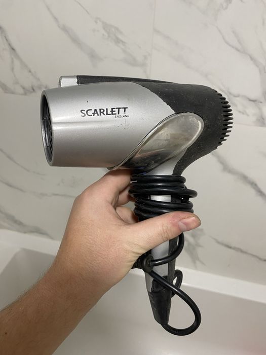 Фен в робочому стані Scarlet