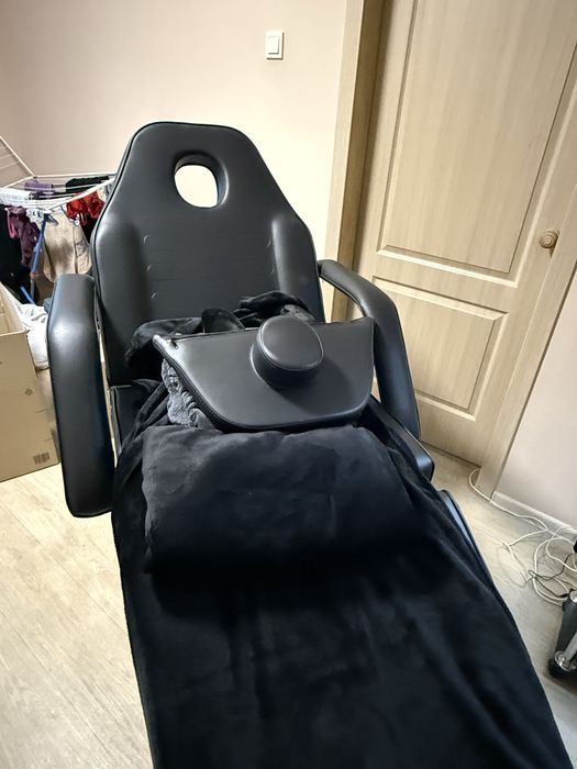 Косметологічна кушетка . Столик . Лампа-лупа. Стілець