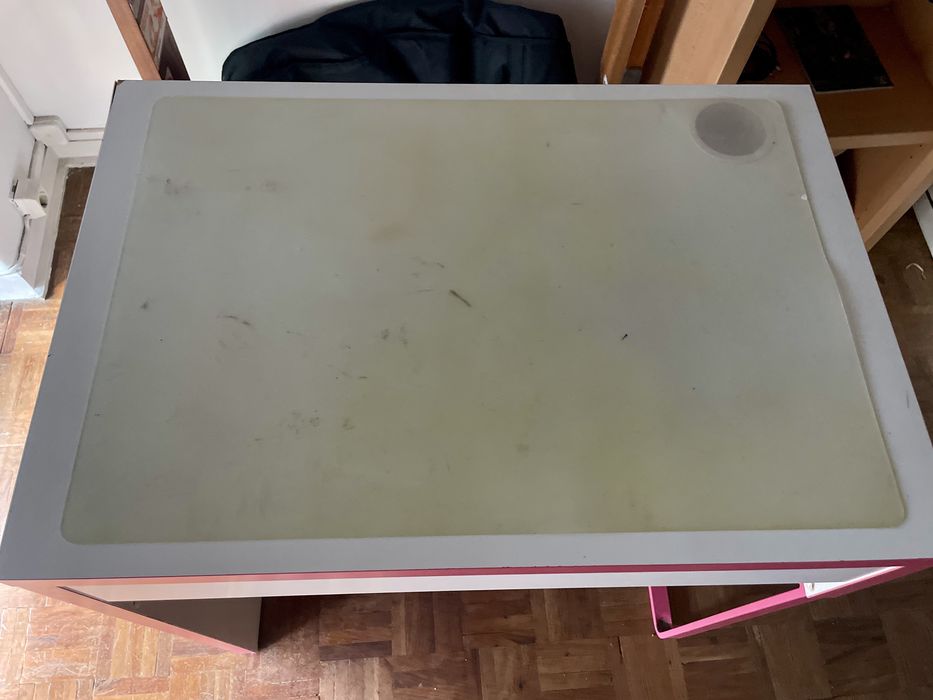 Mesa de Secretária Branca e Rosa