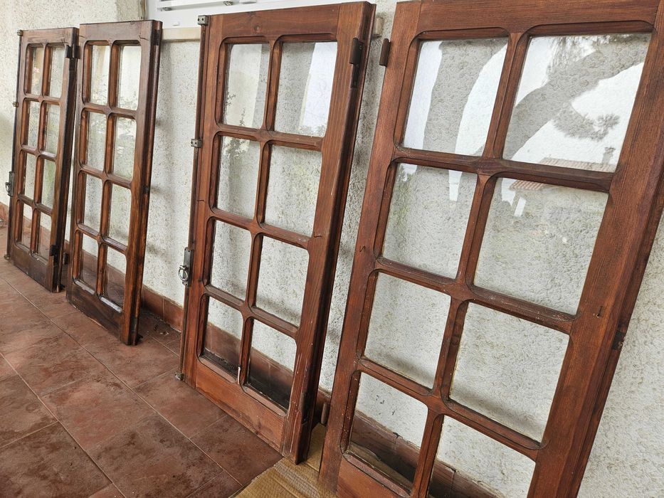 2 Janelas duplas em Madeira com vidros pequenos
