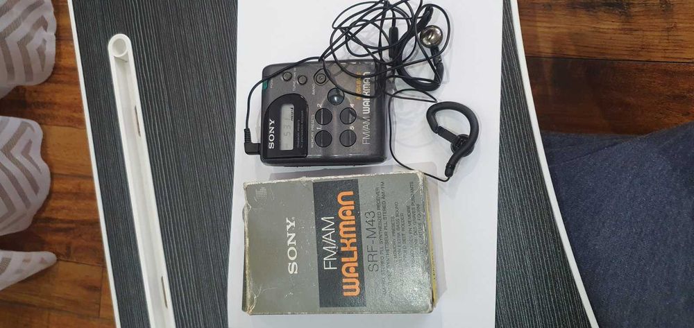 Sony SRF-M43 Walkman Mega Bass AM/FM радіоприймач V G