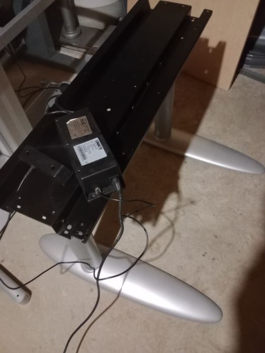 Elektrycznie podnoszony stelaż ( stabilny i mocny)