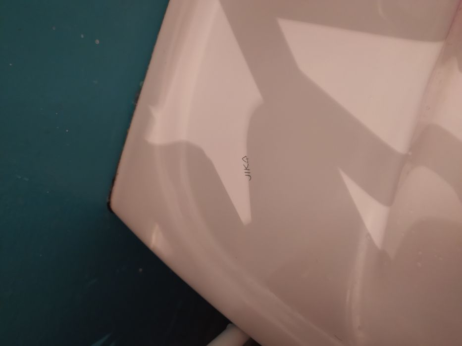 Умивальник з ніжкою