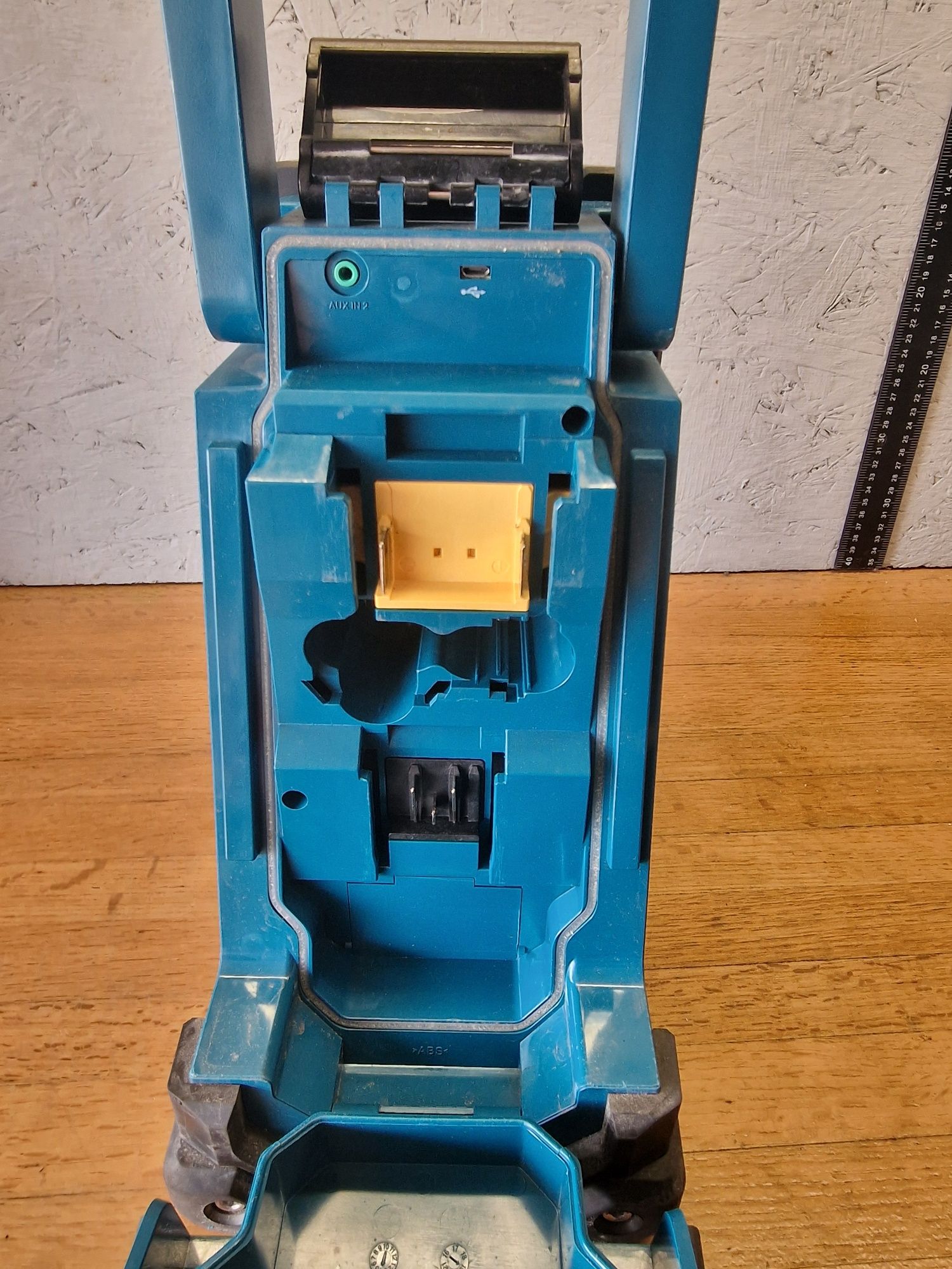 Makita DMR110 radio