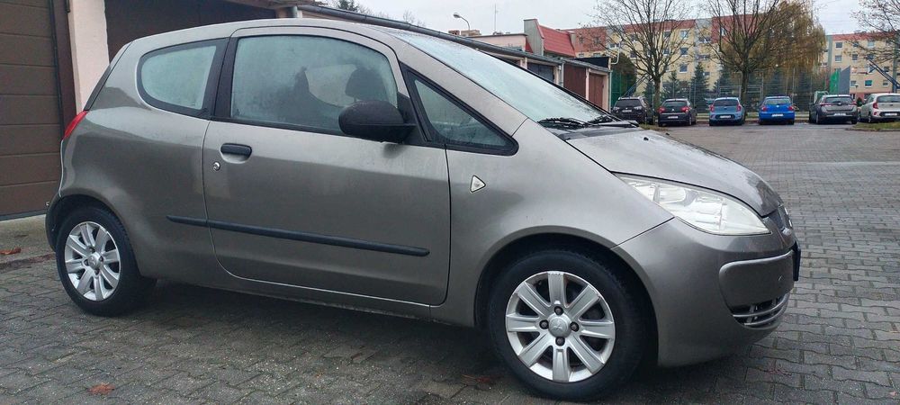 Mitsubishi colt 1.3  benzyna   mały przebieg  130 tyś  - ładny .