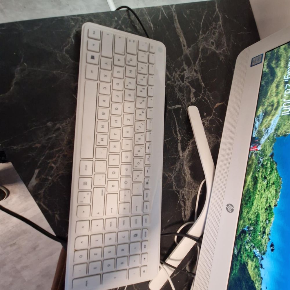 Monitor Hp all in one z wbudowanym komputerem