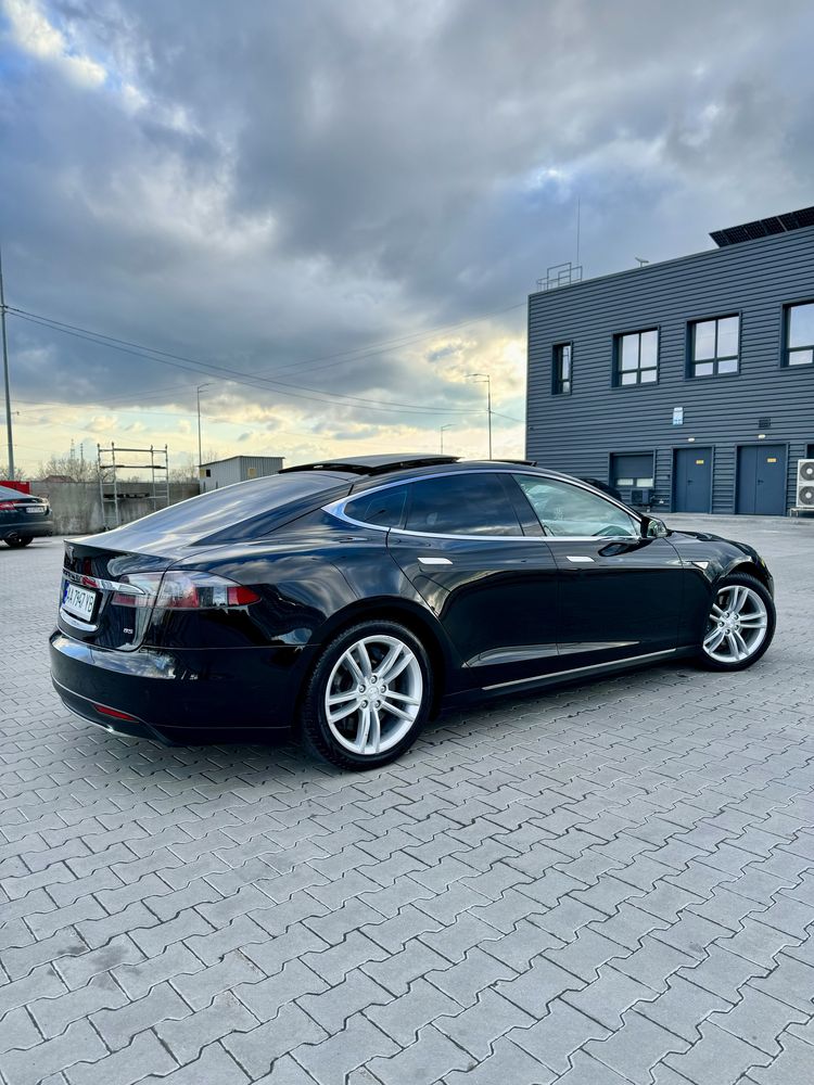 Tesla Model S, 85 кВт