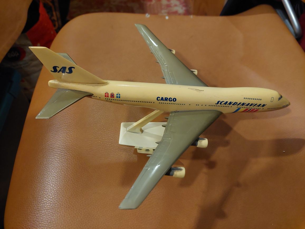 Modelo avião 747 200 sf boeing cargo sas