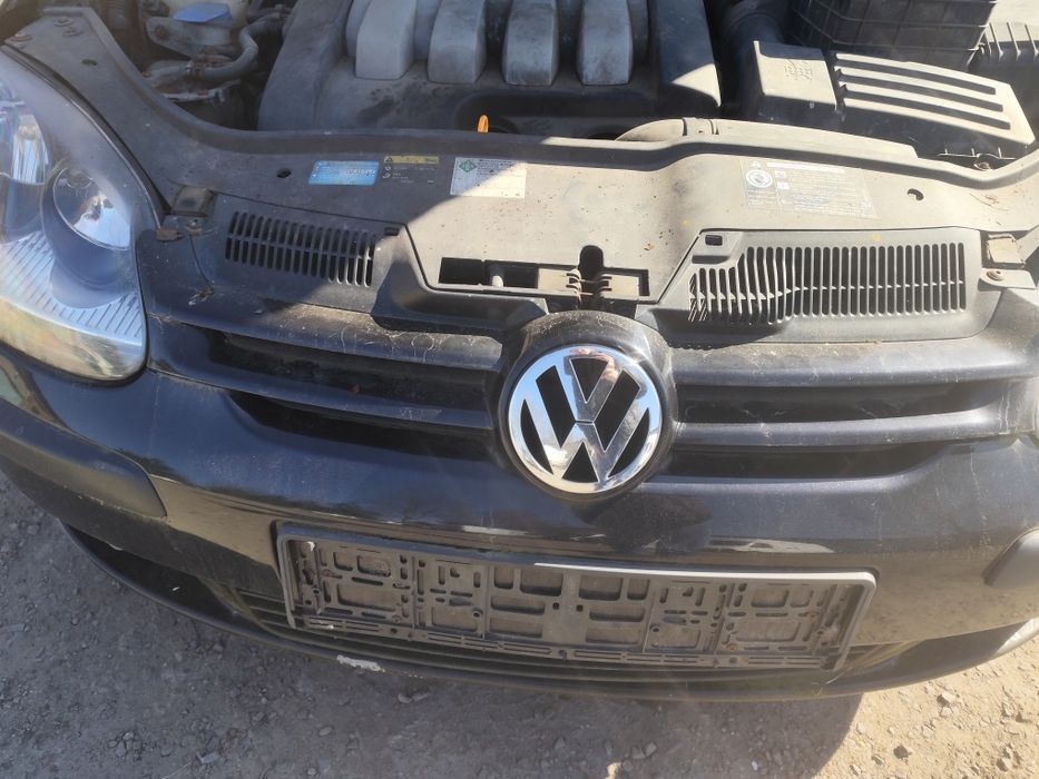 VW Golf V zderzak przód przedni czarny grill LC9Z