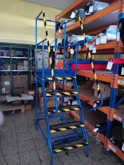 Drabina magazynowa jezdna trójkołowa DMP 1500 mm z dźwignią