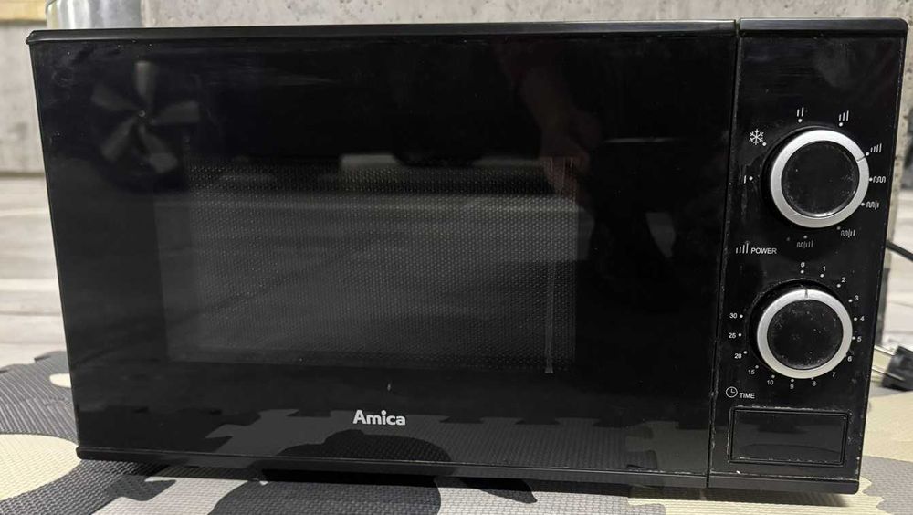 Kuchenka mikrofalowa Amica AMGF20M1GB