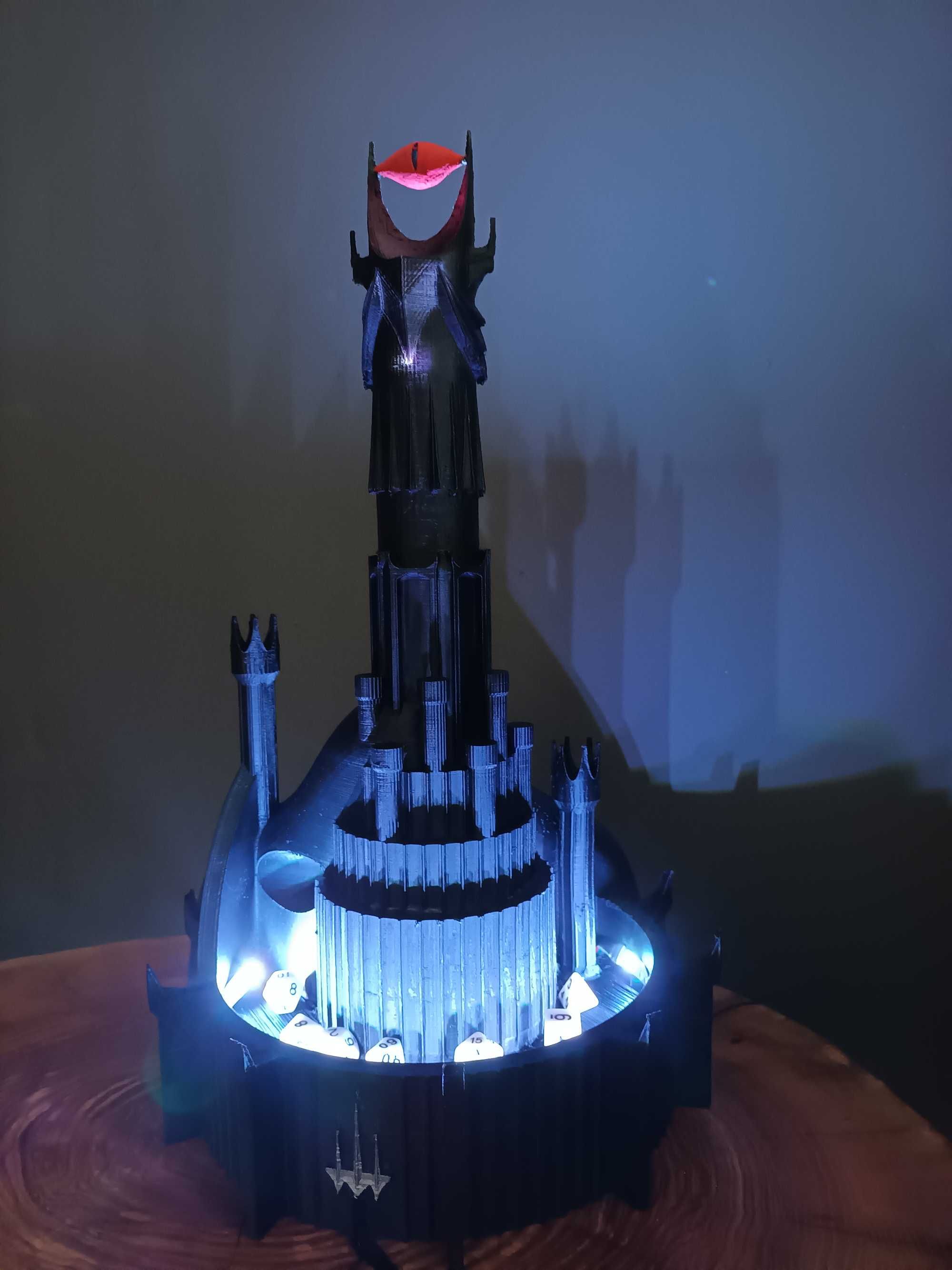 Dice Tower SAURON LED RGB - Władca Pierścieni 45 cm/0,7 kg