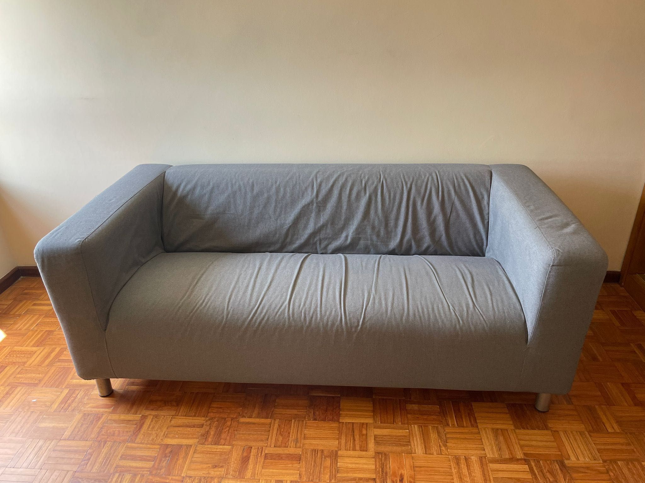 Sofá KLIPPAN 2 lugares, segunda mão