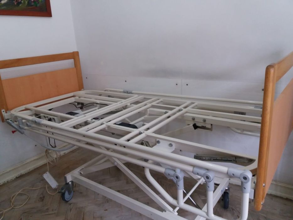 Cama articulada hospitalar