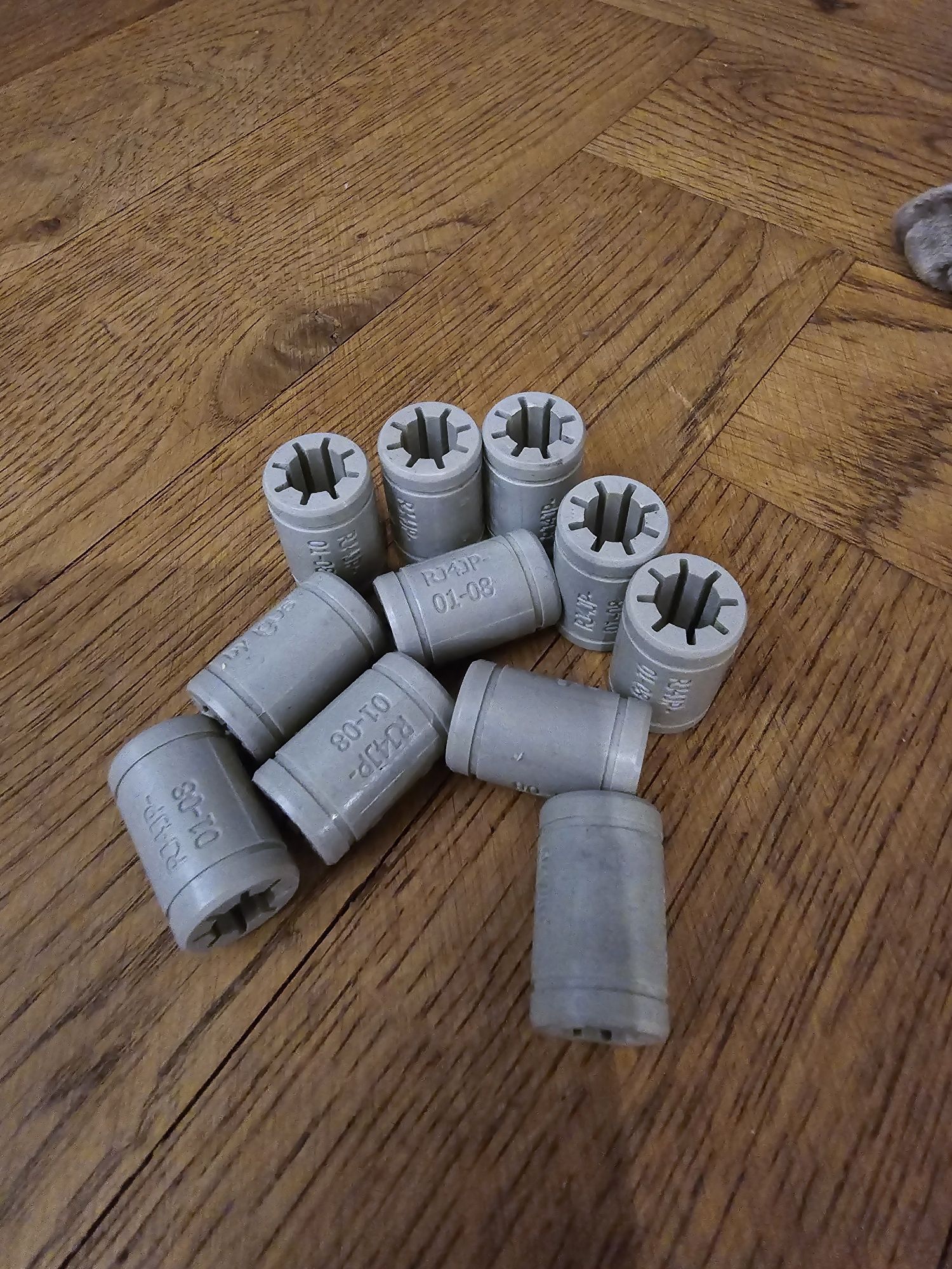 11 x IGUS Łożysko liniowe 8mm LM8UU IGUS RJ4JP-01-08