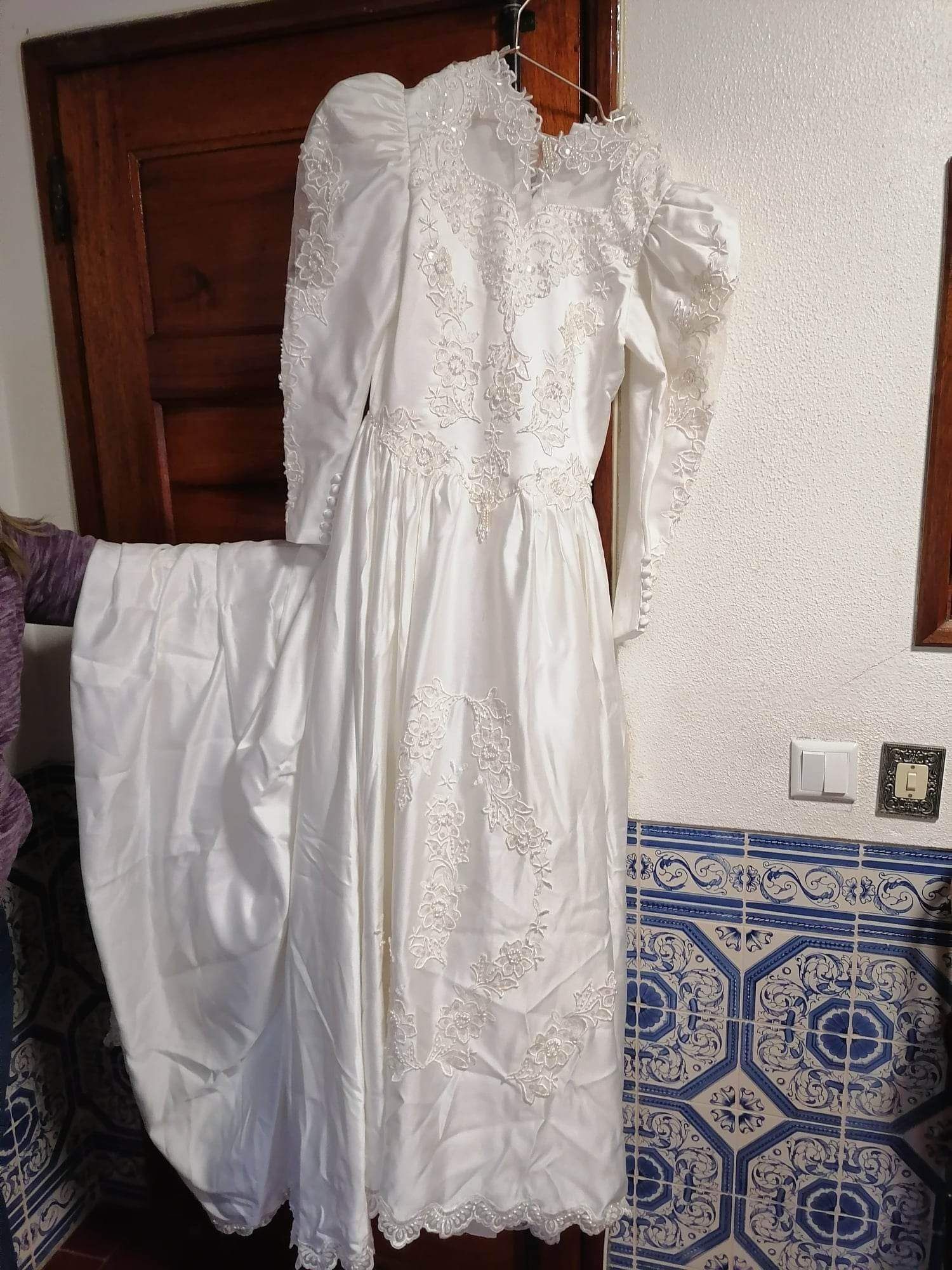 Vestido de noiva com acessorios