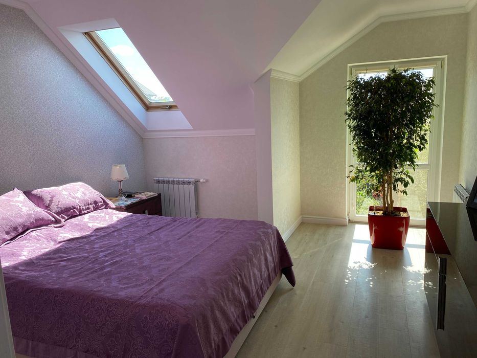 Мятна 10, Жуляни, продам будинок в котеджному містечку