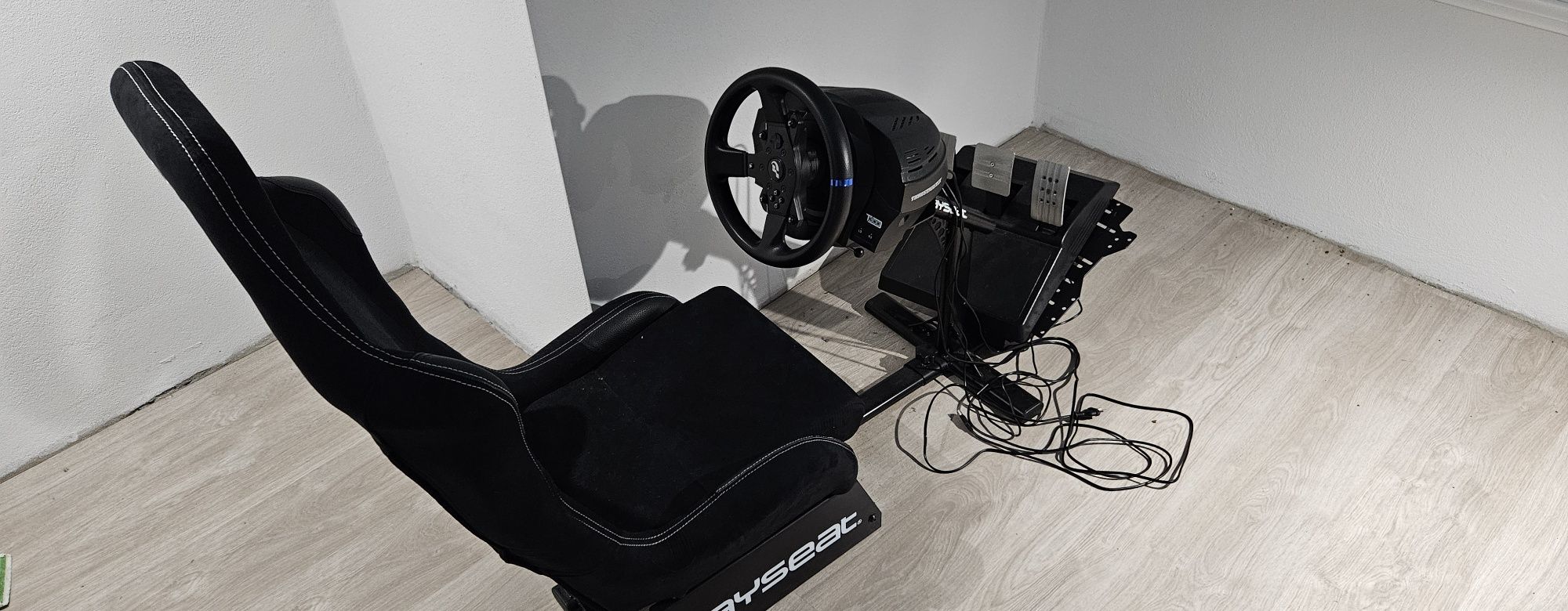 Volante + cadeira thrustmaster