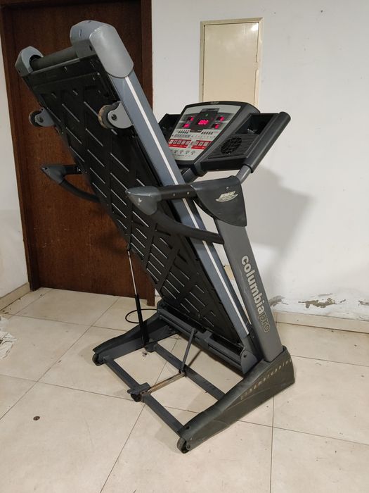 Passadeira elíptica  plataforma vibratória