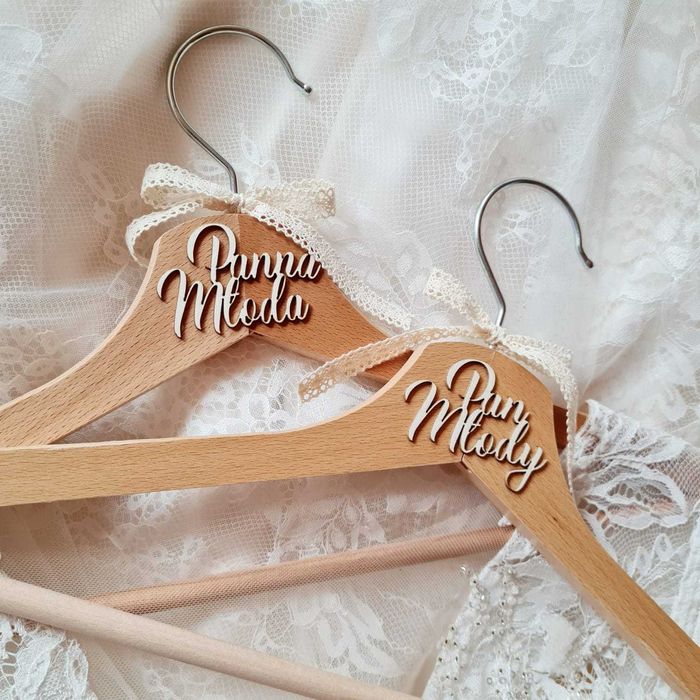 Komplet Wieszaków Ślubnych – Pan Młody & Panna Młoda Kremowa Wstążka