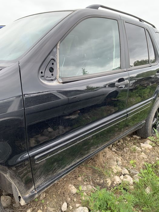 Двері передні mercedes ml w163 ліва права ціна за 1шт шрот!