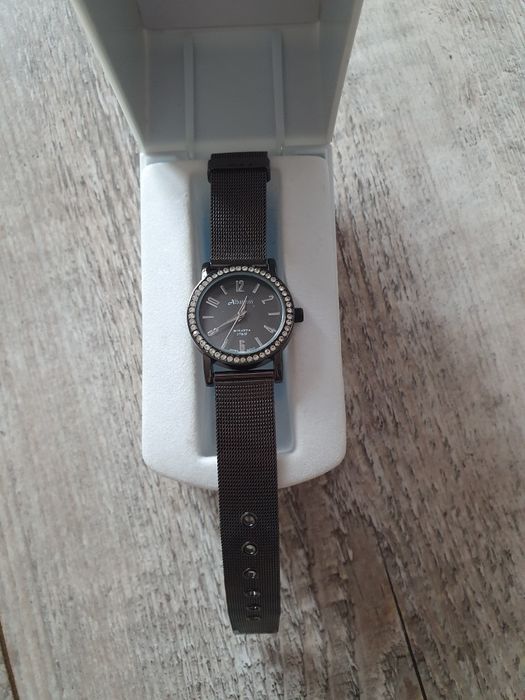 Damski zegarek, kryształki swarovski.