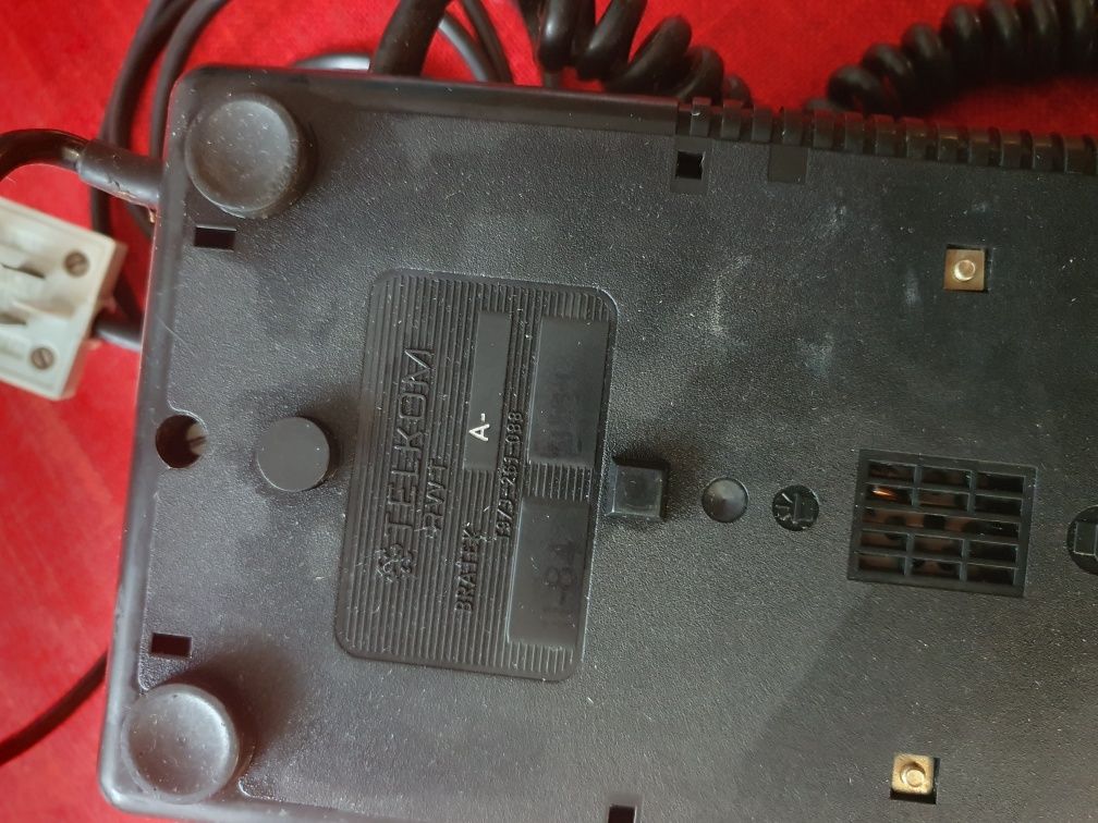 Stary telefon z tarczą obrotową PRL Telcom