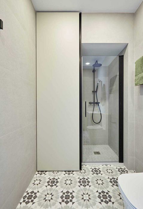 Власник. Продам будівлю 2 квартири біля Барселони та Франції. Льорет.