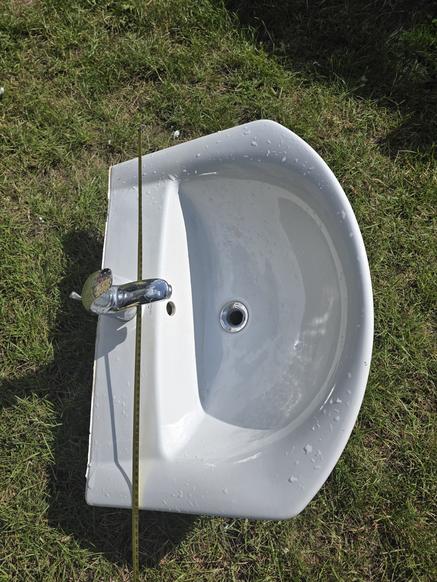 Umywalka z baterią