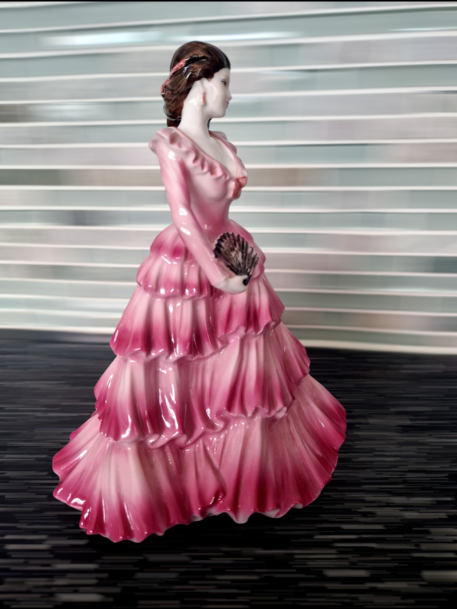 Figurka Coalport "Gabrielle"