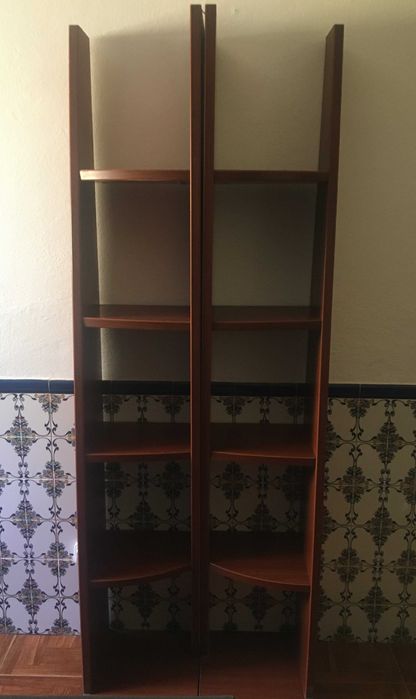 Vende-se estantes