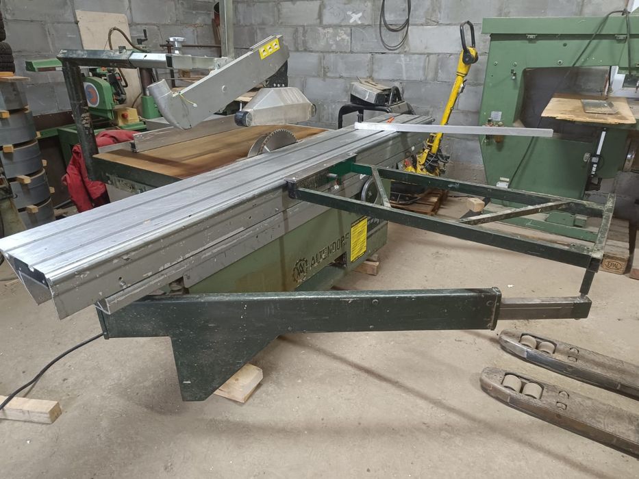 Piła Formatowa Altendorf F45
Silnik 5.5 kw
Pochyl piły 45°
Wózek 2.8