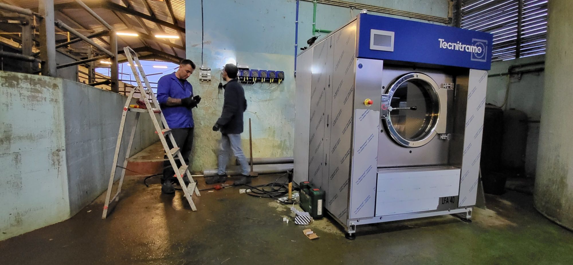 Maquina lavar fardamento