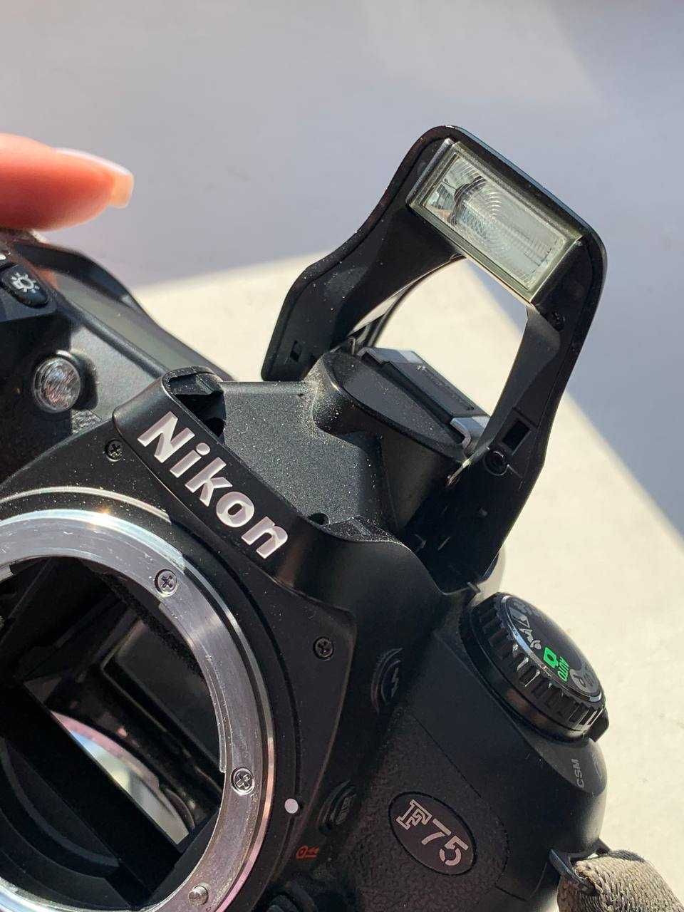 Плівковий фотоапарат Nikon F75