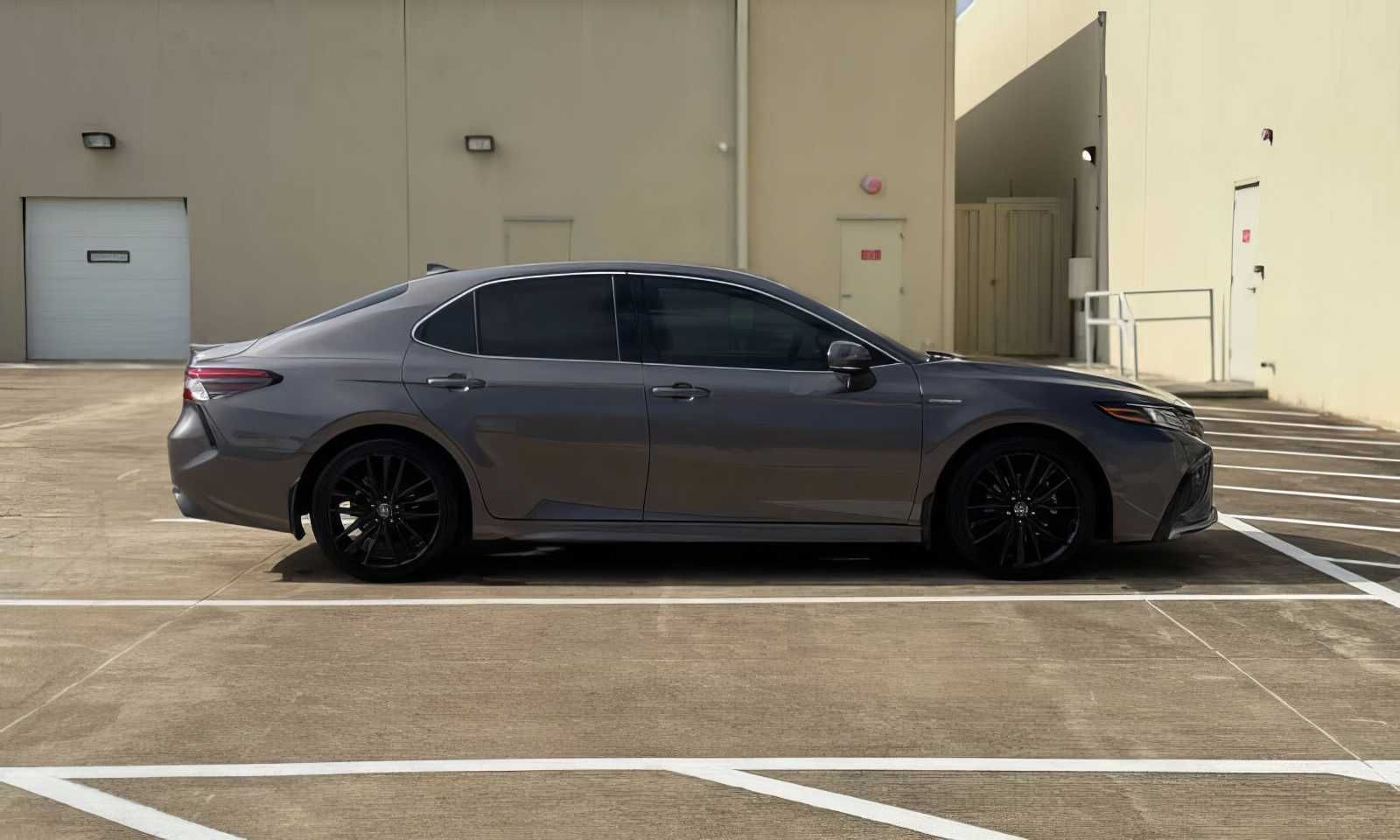 2021 Toyota Camry Hybrid XSE