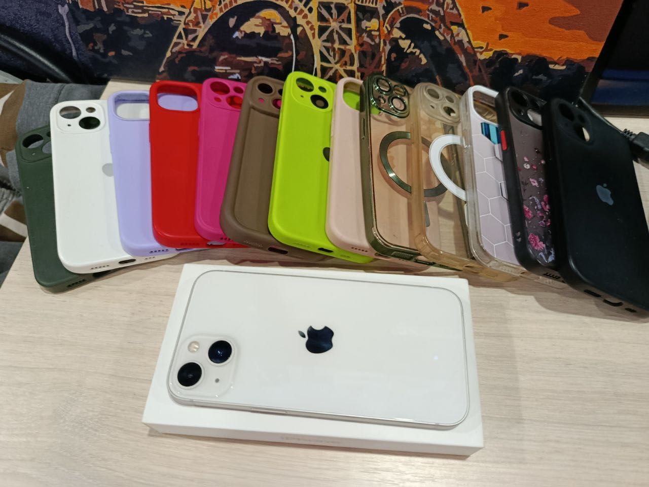 Продам IPhone 13