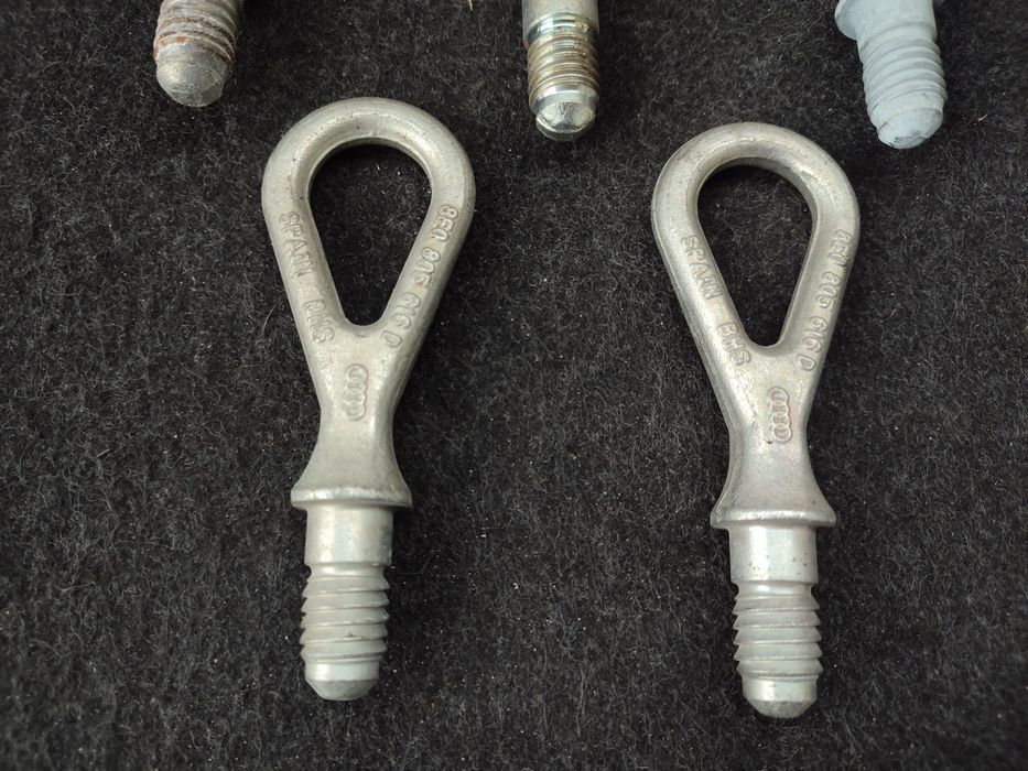 Крюк буксирування Ауді А4 В7 А6 С6 гак буксировочний Audi A4 B7 A6 C6