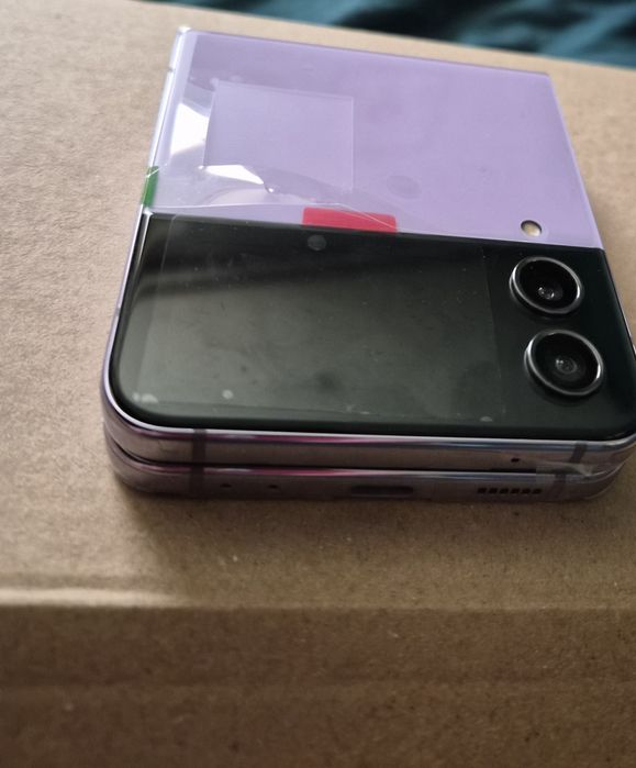 Samsung Galaxy Z Flip 4 jak nowy!