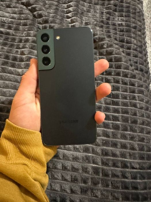 S22 гарний стан 128 гб є подряпини по корпусі