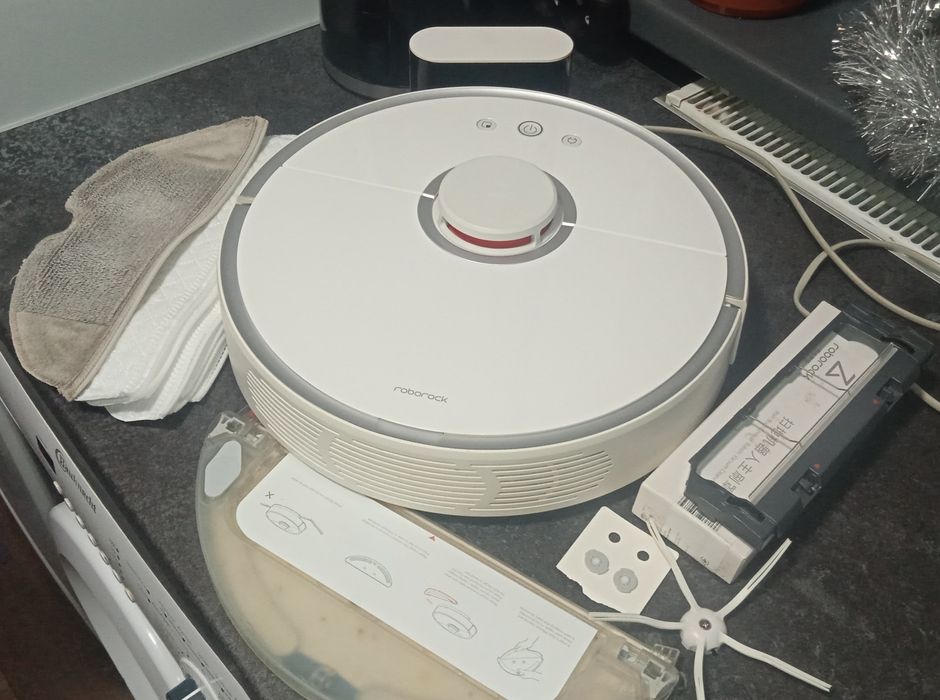 Продам робот пилосос Xiaomi Roborock S5