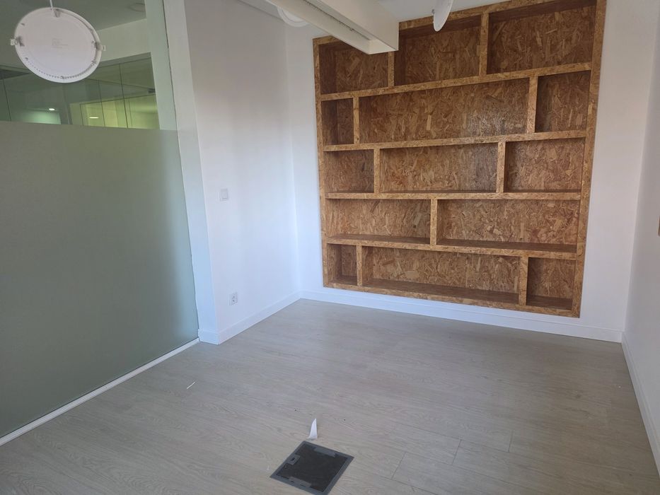 Aluga-se escritorio com sala independente