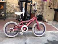 Bicicleta de menina em bom estado