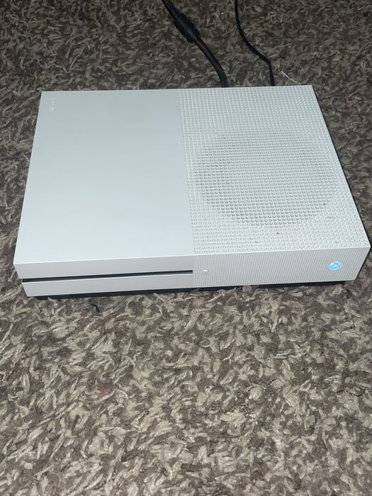 Xbox One S, повний комплект, все працює ідеально 1000 gb