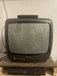 stary telewizor kineskopowy vhs